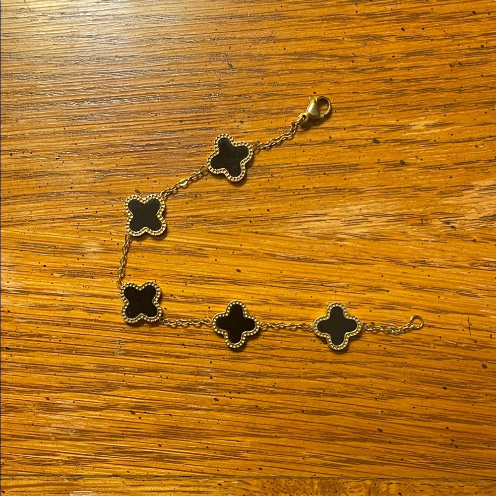 Elegant Black and Gold Clover Bracelet